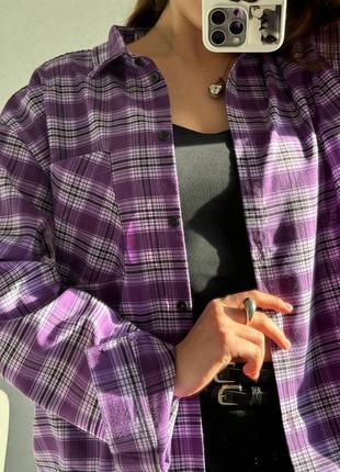 Рубашка в клетку женская коттон клетчатая рубашка в клеточку на пуговицах с нагрудным карманом оверсайз фиолетовая