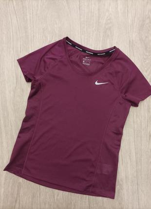 Спортивна футболка nike, розмір s. dri fit.