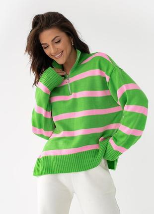 Яркий полосатый свитер с воротником стойкой на молнии туречки