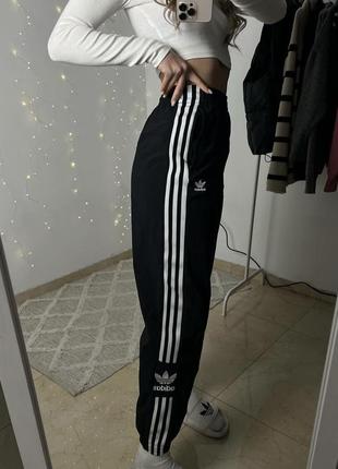 Спортивные штаны adidas