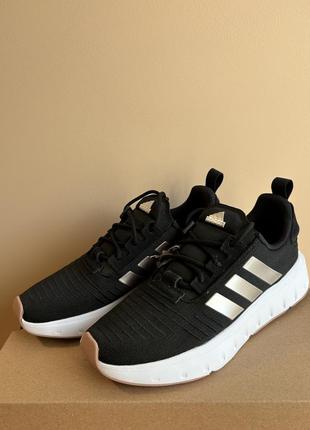 Кросівки аdidas swift run