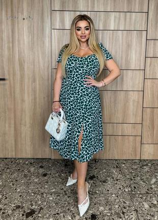 Платье миди женское батал летнее весеннее с принтом с короткими рукавами с декольте с разрезом на юбке  зелёный креп