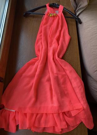 Випускна сукня м 46 рожева коралова з різнокольоровим камінням на шиї