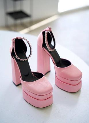 Туфлі на високих підборах з квадратним носиком