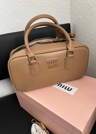 Жіноча сумка в стилі miumiu beige premium.