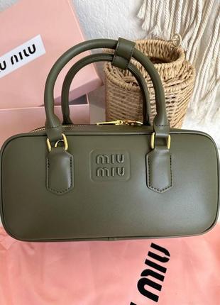 Жіноча сумка в стилі miumiu green premium.