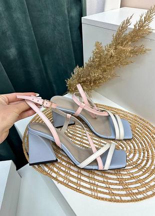 Босоніжки жіночі на підборах3 фото