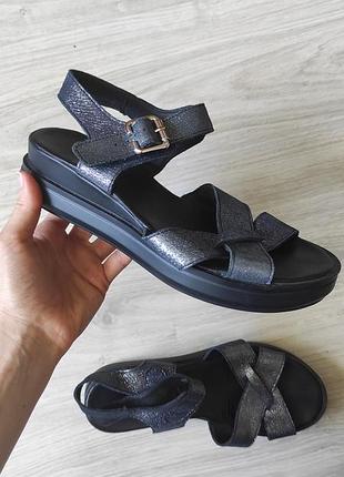 Босоніжки шкіряні