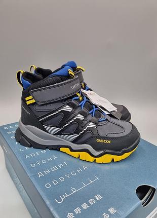 Утеплені черевики geox montrack 29,30,35,36