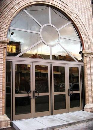 Вхідні двері з алюминію