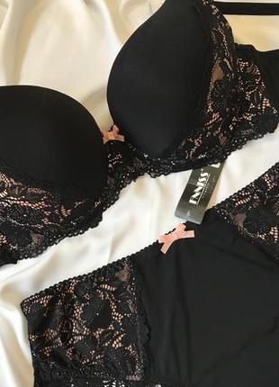 Комплект женского нижнего белья. женское нижнее бельё. комплекты.