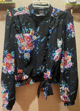 Блузка красива