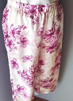 Брендовые домашние атласные штаны капри размера m