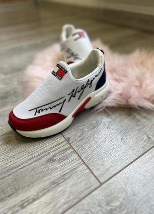 Стильные,легкие кроссовки tommy hilfiger