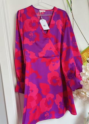 Очень коасивое платье фиолетовое с узором фуксия р 38