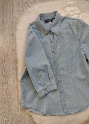 Голубая джинсовая рубашка со стразами камнями блестящая нарядная блуза с рукавами батал5 фото
