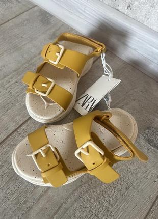 Нові босоніжки zara