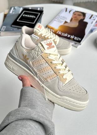 Женские кроссовки бежевые adidas forum beige