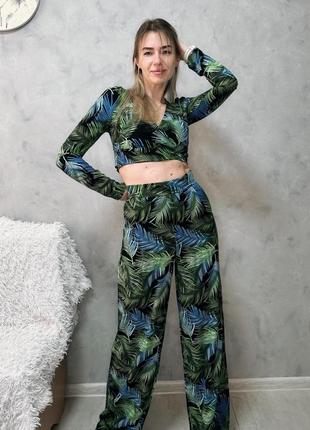 Костюм зі штапелю з брюками палаццо і топом на запах