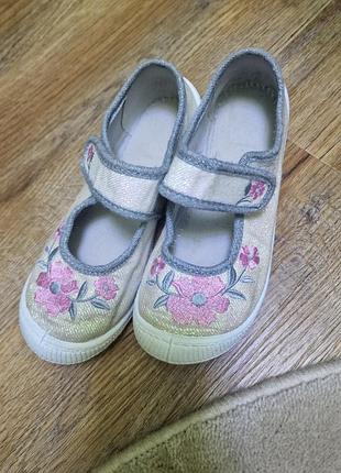 Ідеальні туфельки для дівчинки