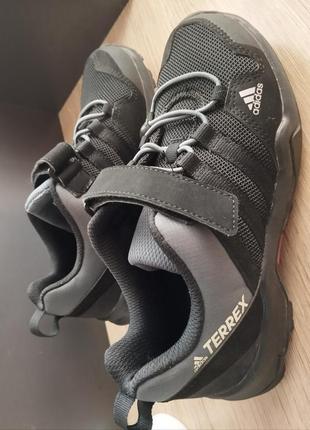 Кросівки дитячі adidas terrex 33р