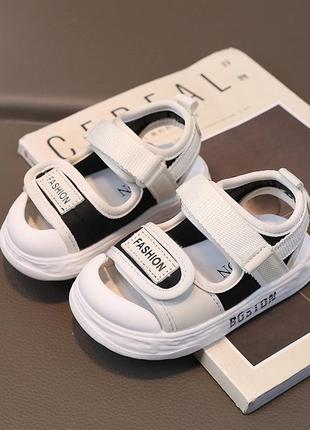 Стильные босоножки с защитным носком (21)