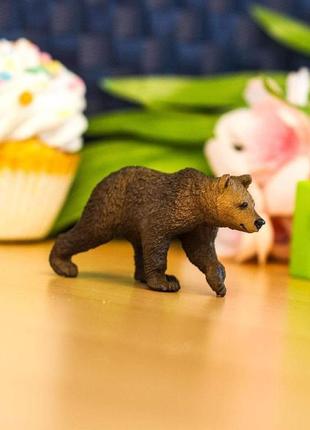 Фигурка safari ltd медвежонок гризли, 7,5*3,5 см, "лесные животные", 181429