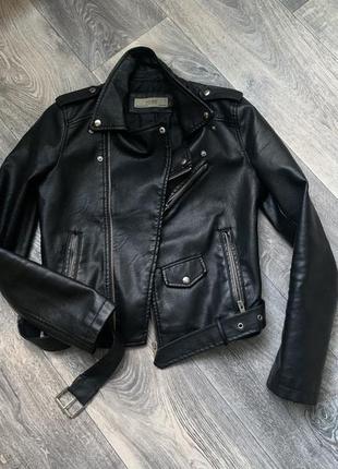 Крутая куртка косуха из эко кожи ( эко кожу)