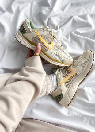 Женские кроссовки nike wmns air zoom vomero 5 'pale ivory oil green'