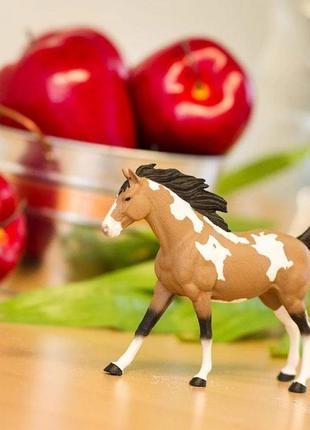 Фигурка safari ltd пегий жеребец мустанг, 18,5*10,75 см, "фигурки лошадей",  152405