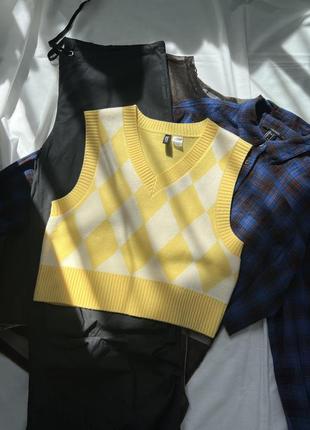 Яркий лимонный жилет h&m