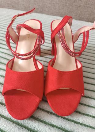 Босоніжки 38 розмір