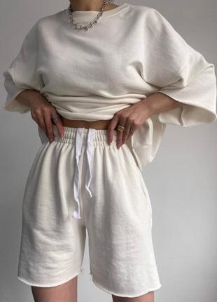 Актуальный костюм - футболка оверсайз + шорты