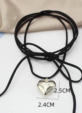 Чокер сердечко, сердечко серебристого цвета новое с черным шнурком среднего размера