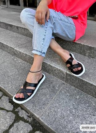 Шлепанцы черные кожа