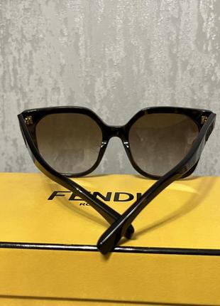 Сонцезахисні окуляри fendi women's multi fe40007i eyewear sunglasses made in italy3 фото