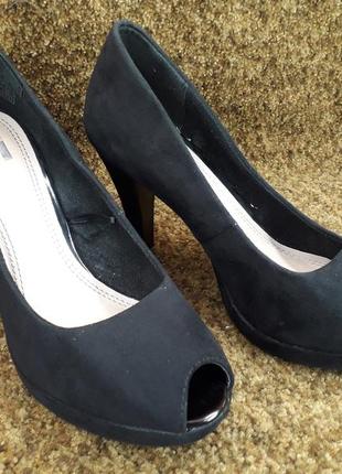 Туфлі жіночі каблук magic 40 розмір.