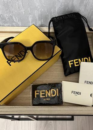 Сонцезахисні окуляри fendi women's multi fe40007i eyewear sunglasses made in italy7 фото
