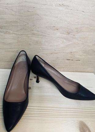 Туфлі шкіряні carlo pazollini (kitten heels)2 фото