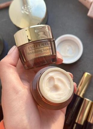 Дневной укрепляющий крем-лифтинг для разглаживания кожи. 💕estee lauder revitalizing supreme+ youth power creme