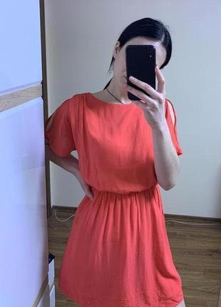 Коралловое платье с вырезами на плечах/платье с открытыми плечами mango