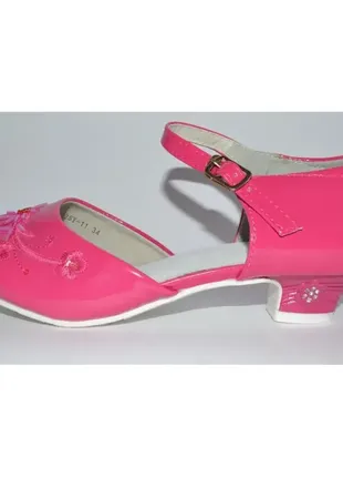 Розовые лаковые туфли для девочки на каблуке танцевальные 343 фото
