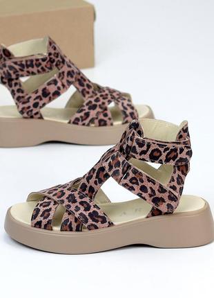 Натуральні замшеві леопардові босоніжки - сандалі