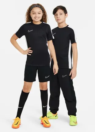 Спортивна футбольна футболка nike dri-fit academy23