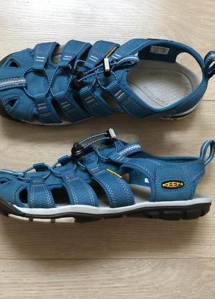 Босоніжки сандалі keen