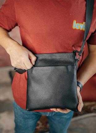 Базовая простая классическая мужская сумка через плечо черная кожаная