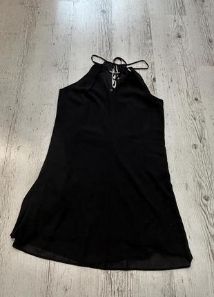 Короткая черная мини-платье