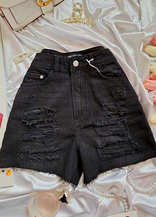 Черные рваные джинсовые шорты с высокой посадкой с дирками