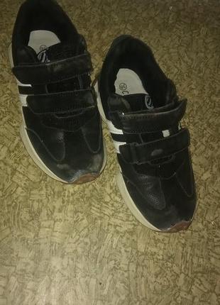 Кросівки чорні жіночі