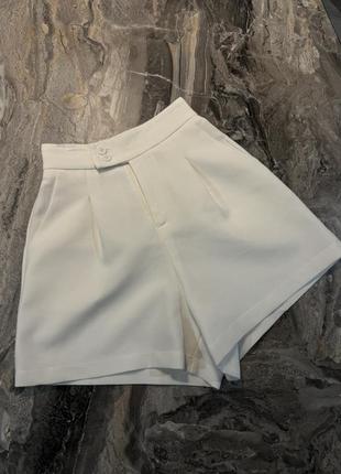 Шорти білі